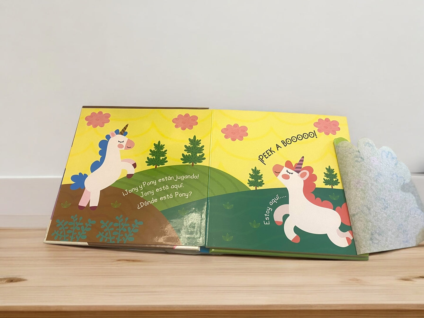 Libro desde 0 años Peekaboo Unicornios Libro Con Solapas De Fieltro